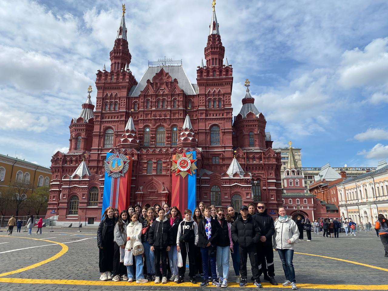 При поддержке команды Президента дети посетили ВДНХ в Москве , шефский город Киров.